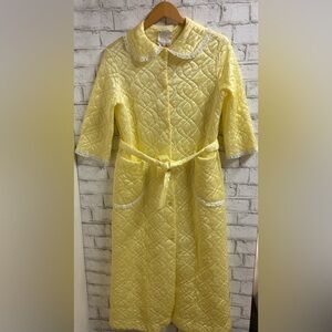 Vintage Granny Quilted Yellow Housecoat Robe with Lace Accents 70’s